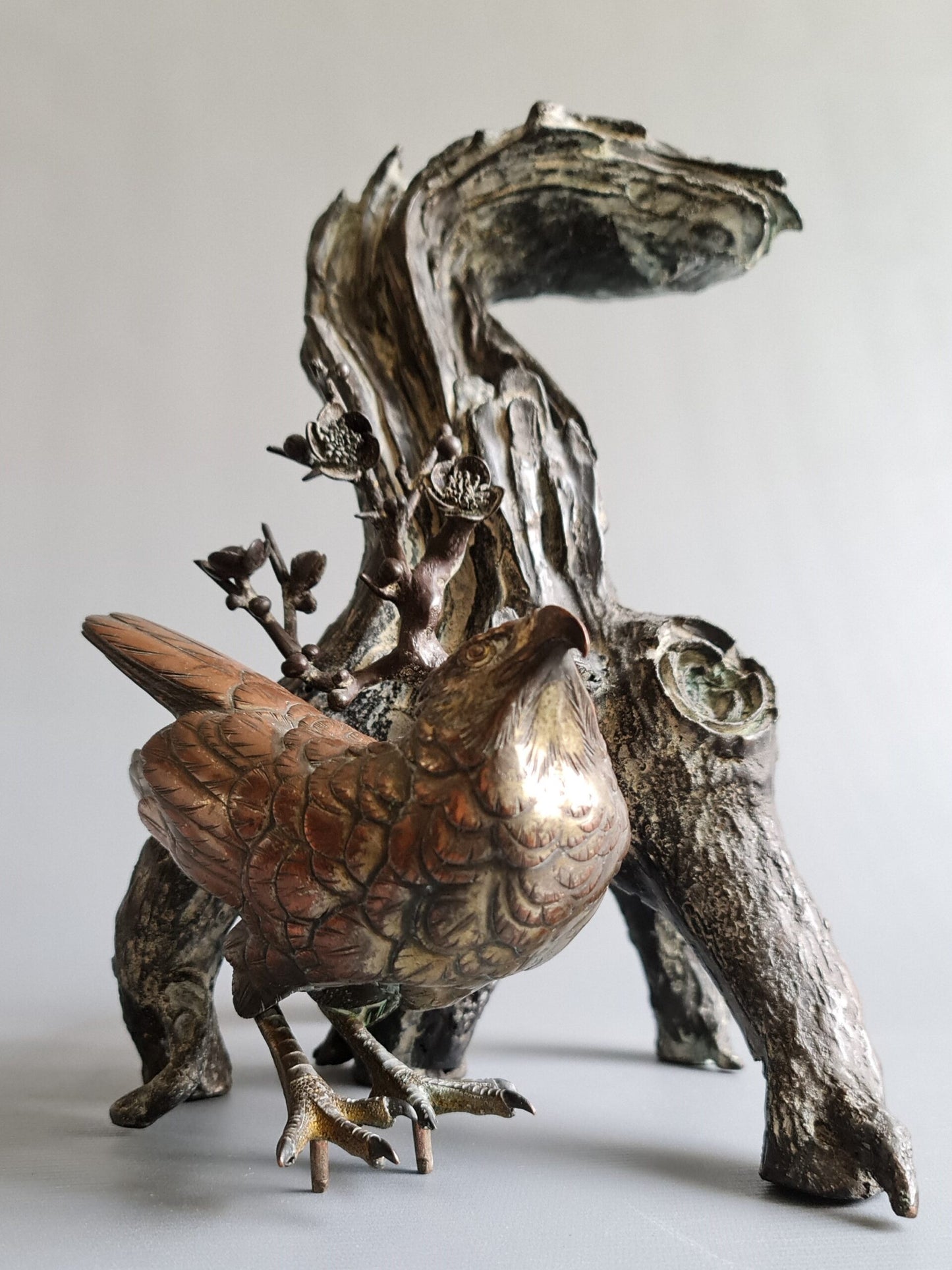 A large Japanese falcon perched on a branch, bronze sculpture, Meiji period (1868-1912)