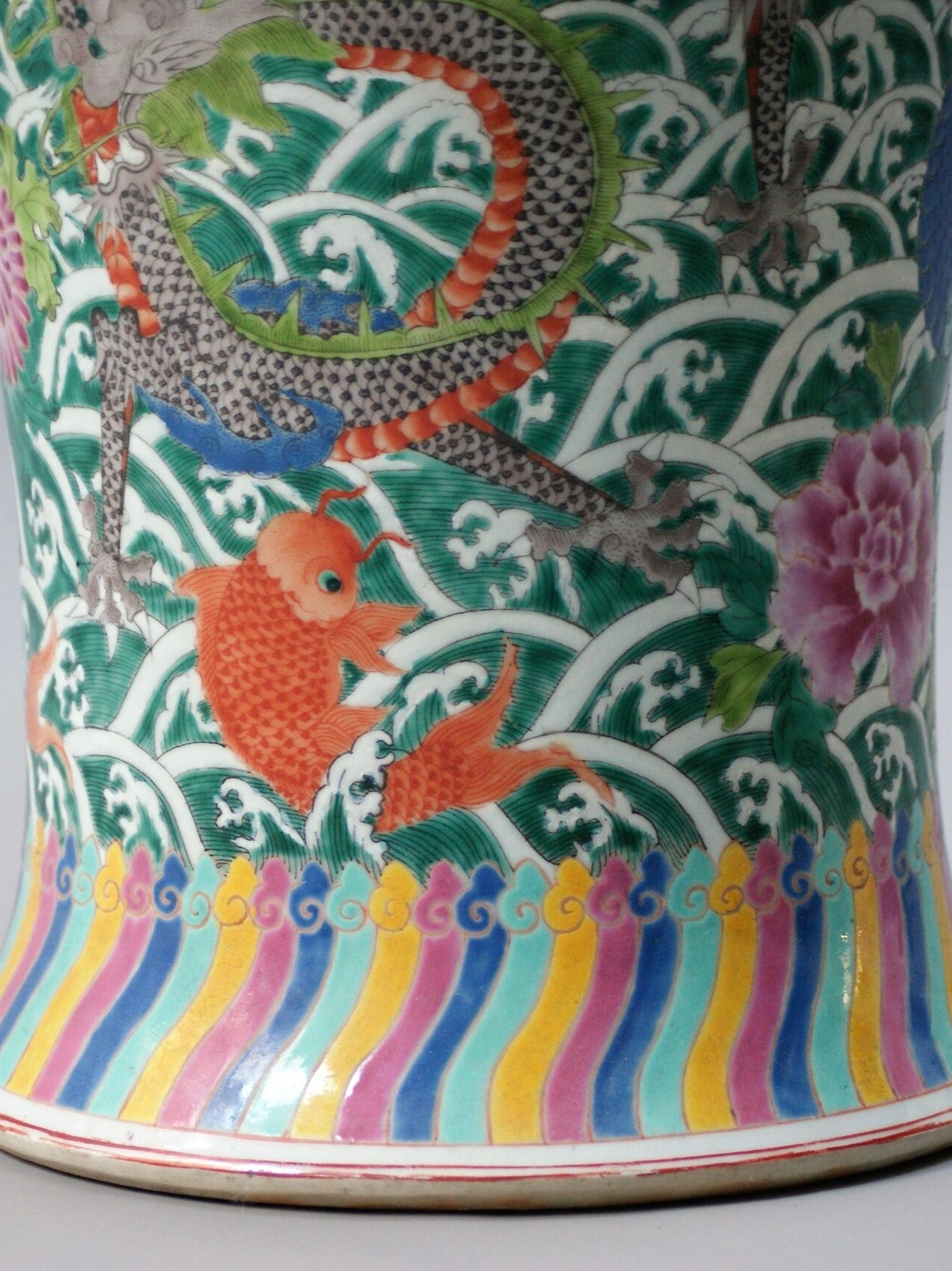 A Large Chinese export porcelain 'Soldier' vase decorated with 5 dragons, 20th century