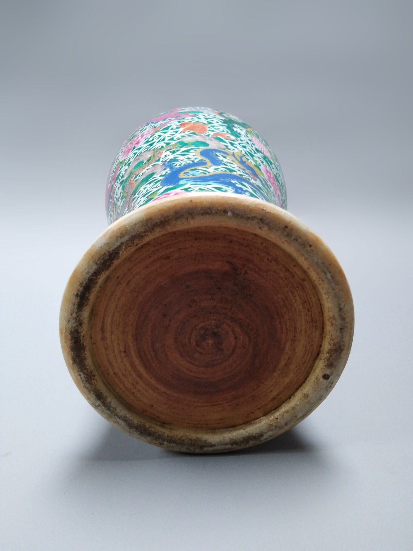 A Large Chinese export porcelain 'Soldier' vase decorated with 5 dragons, 20th century