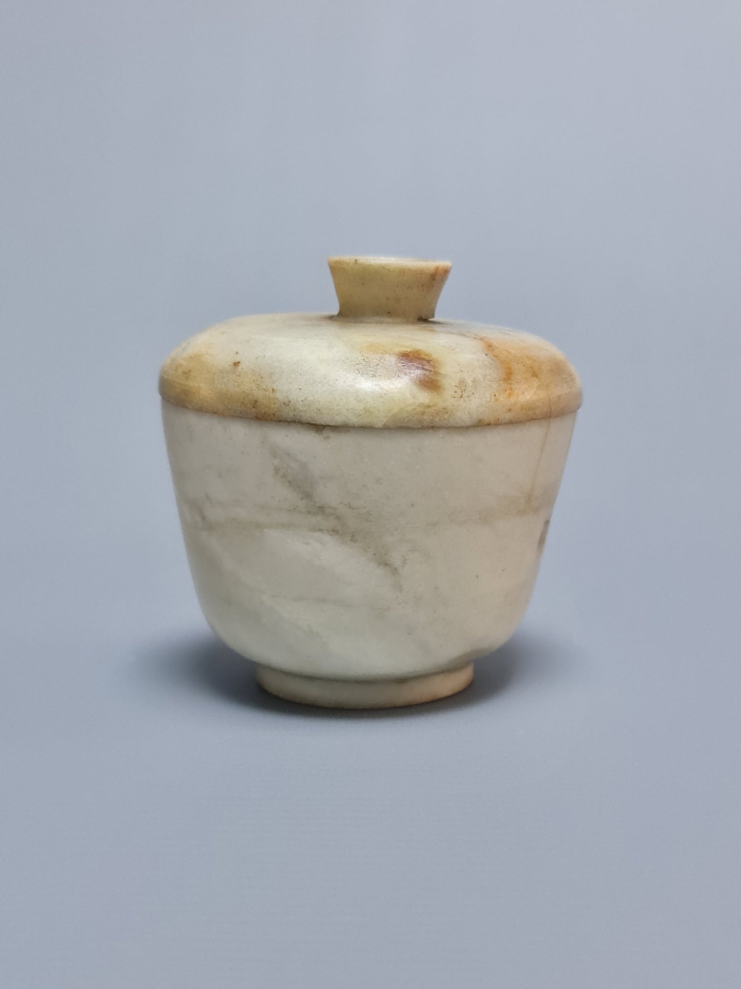 A rare Chinese hard stone "gaiwan" covered tea bowl, 18/19 th century