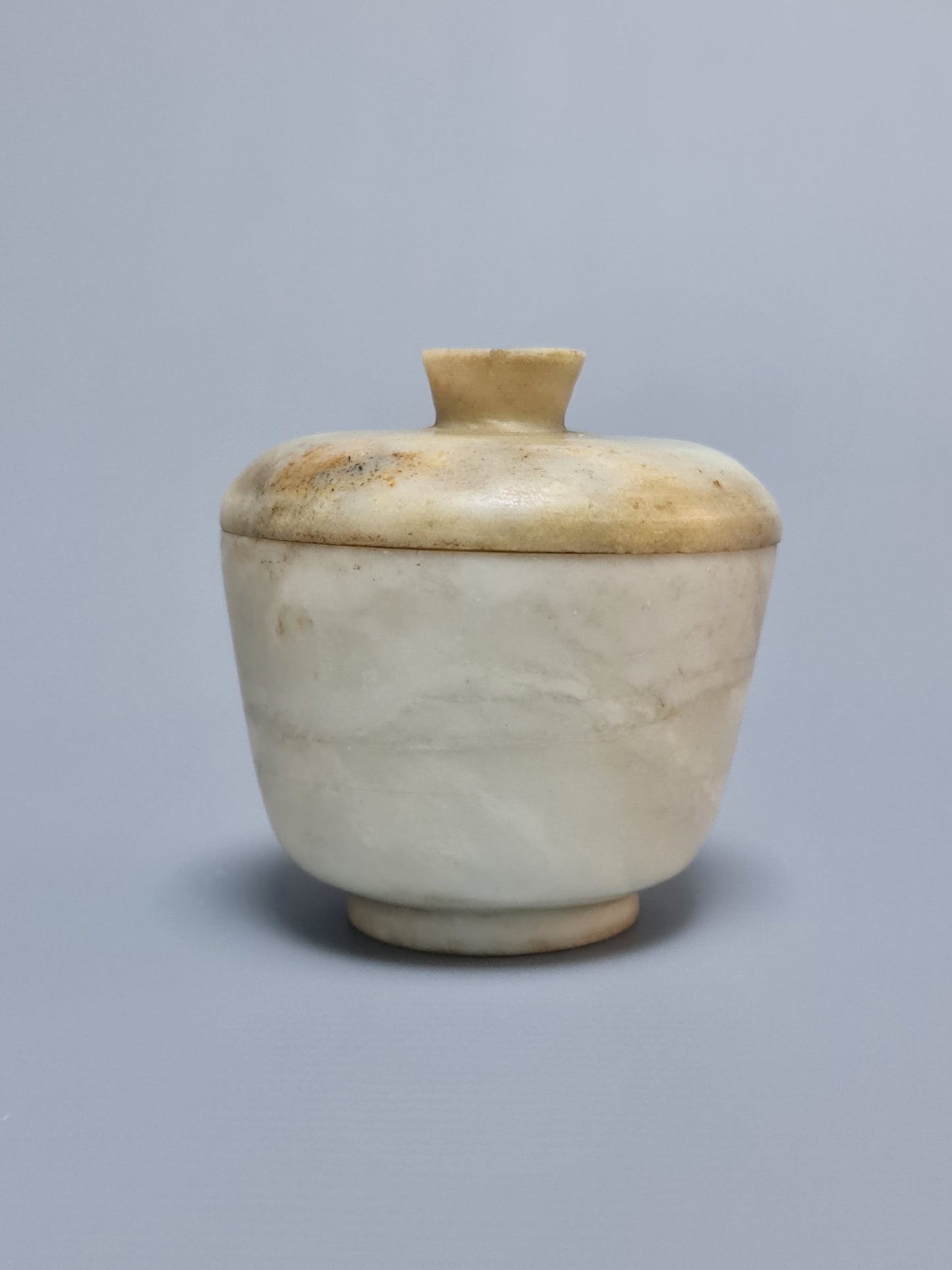 A rare Chinese hard stone "gaiwan" covered tea bowl, 18/19 th century