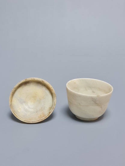 A rare Chinese hard stone "gaiwan" covered tea bowl, 18/19 th century