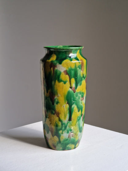 A Chinese ‘egg-and-spinach’ glazed porcelain vase — Daoguang marked and from the period (1821–1850)