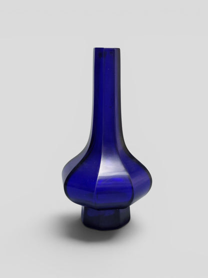 A Chinese blue Beijing glass octagonal bottle vase, Qianlong mark, with an Emery & Cie, Paris label — Republic period (1912–1949)
