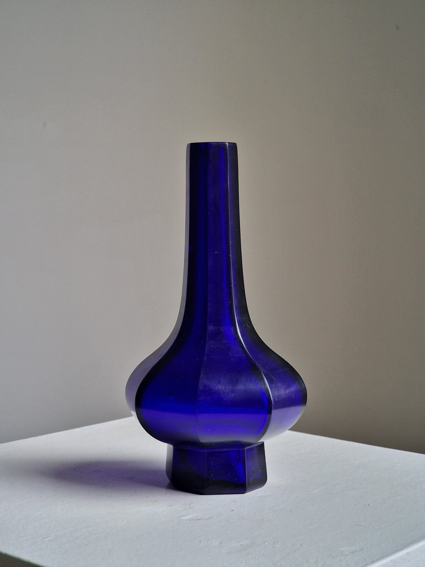 A Chinese blue Beijing glass octagonal bottle vase, Qianlong mark, with an Emery & Cie, Paris label — Republic period (1912–1949)