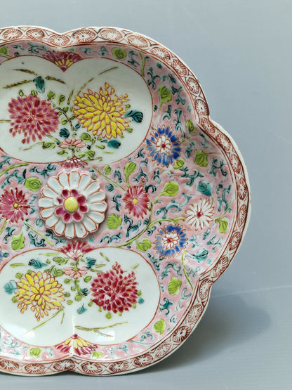A Chinese famille rose teapot and matching stand with floral decoration — Yongzheng/Qianlong Period (1723–1795)