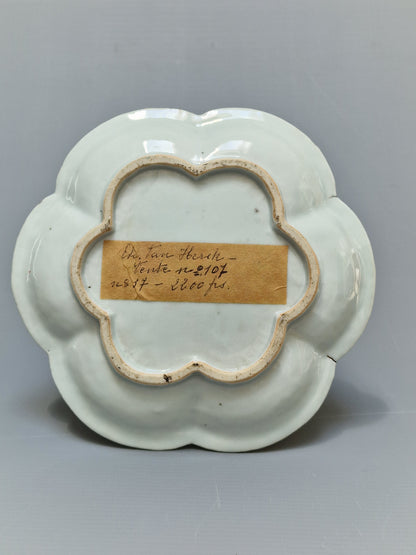 A Chinese famille rose teapot and matching stand with floral decoration — Yongzheng/Qianlong Period (1723–1795)