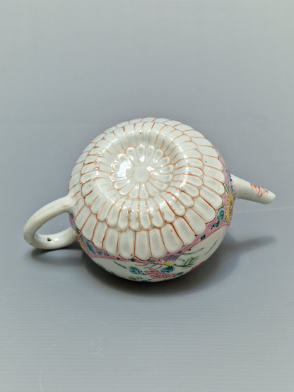 A Chinese famille rose teapot and matching stand with floral decoration — Yongzheng/Qianlong Period (1723–1795)