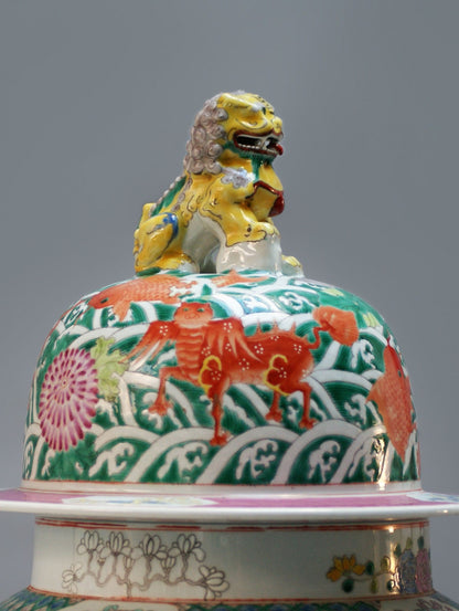 A Large Chinese export porcelain 'Soldier' vase decorated with 5 dragons, 20th century