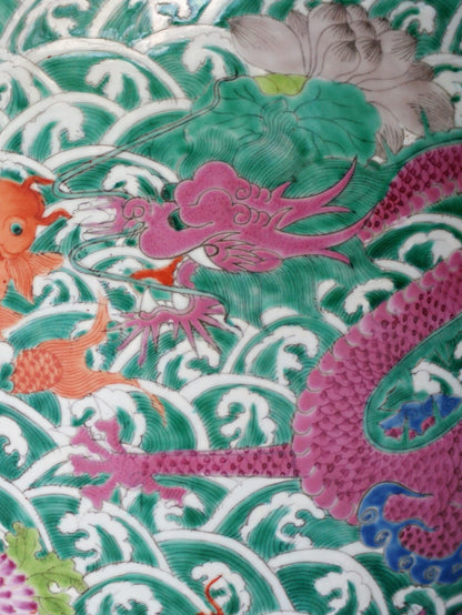 A Large Chinese export porcelain 'Soldier' vase decorated with 5 dragons, 20th century