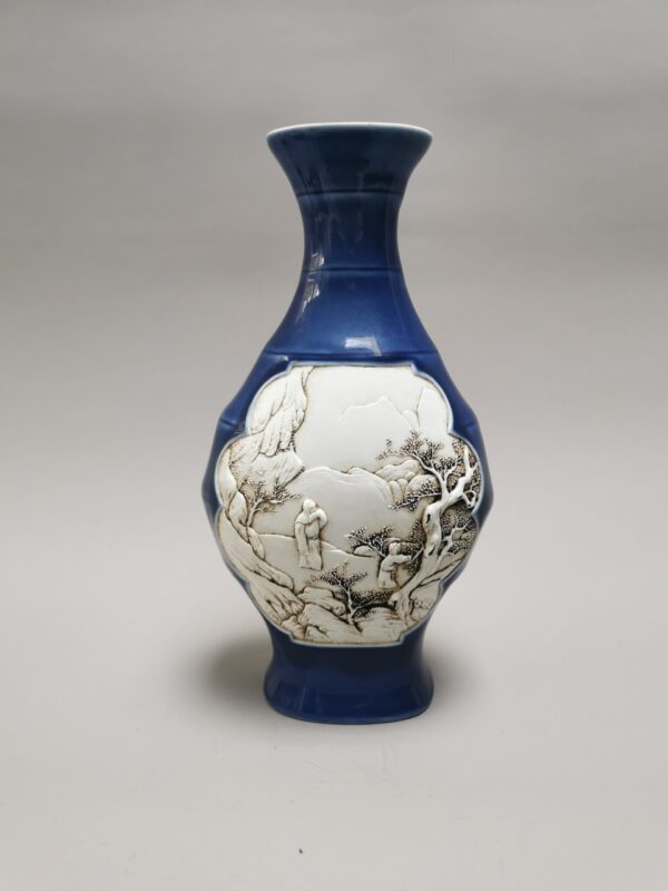 A rare Chinese vase shaped like bamboo and carved with drawings on both sides - Afbeelding 2
