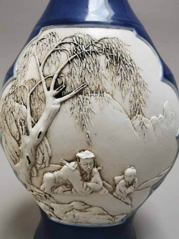 A rare Chinese vase shaped like bamboo and carved with drawings on both sides - Afbeelding 4