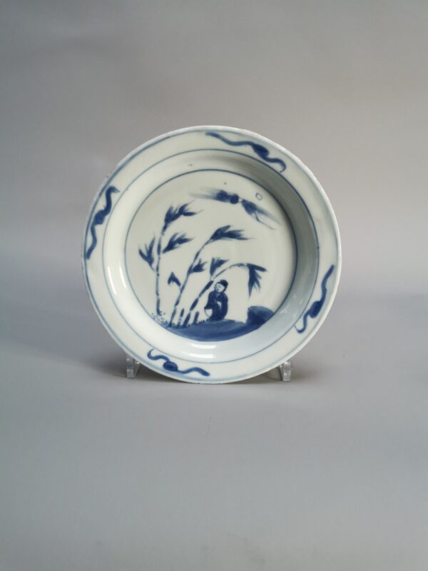 A Chinese porcelain plate featuring a lady with bamboo, dating to the Tianqi/Chongzhen period, approximately 1621-1644