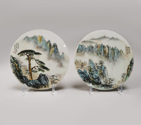 A rare set of Chinese porcelain round Qianjiang Cai plaques hand-painted by artist 邹国钧 Zou Guojun (1913-1996), circa 1970