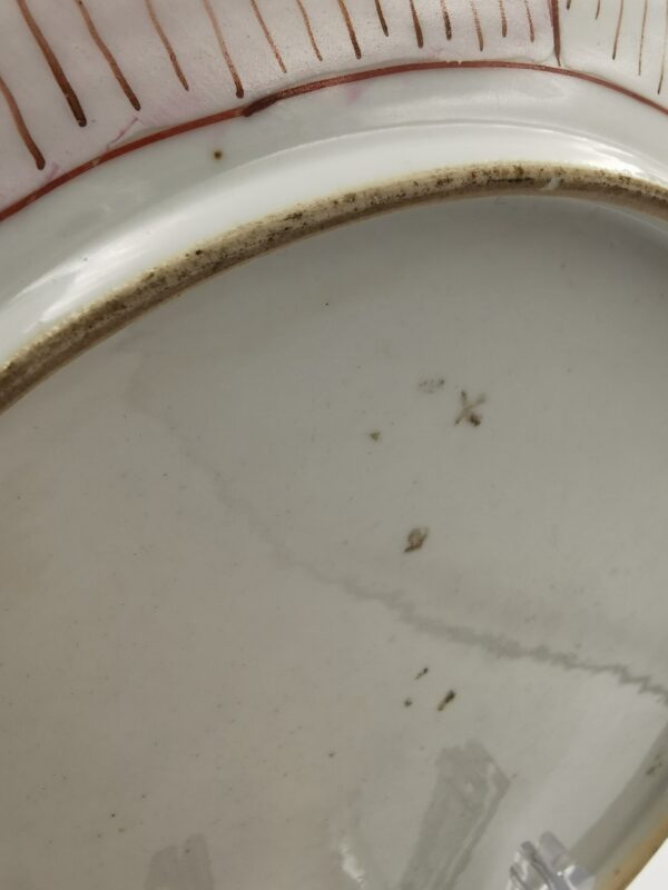 A rare large Famille Rose plate in the shape of a lotus flower, Yongzheng/Qianlong, 18th century - Afbeelding 4