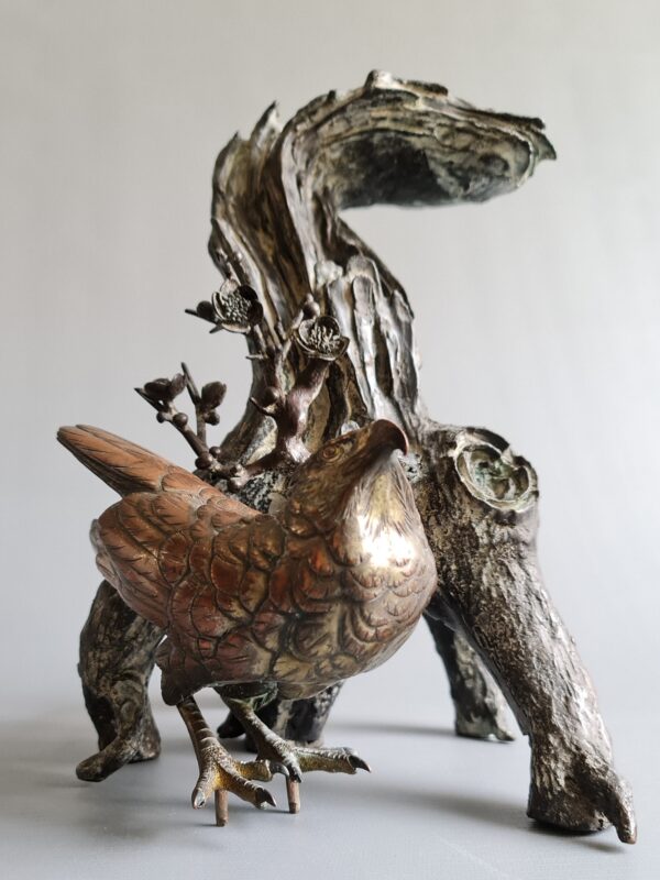 A large Japanese falcon perched on a branch, bronze sculpture (okimono), Meiji period (1868-1912) - Afbeelding 4