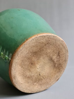 A Chinese Shiwan jar with celadon green glaze, Qing Dynasty