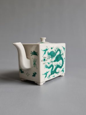 A Chinese porcelain teapot with a green dragon, marked Daoguang