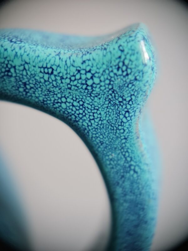 A Chinese Yixing clay teapot with a 'Robin's egg glaze' and a seal mark of Dan Ran Zhai - Afbeelding 2