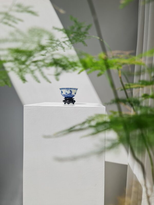 A Chinese blue and white openwork porcelain 'Devil's Work' bowl, Chongzhen period (1627-1644) - Afbeelding 4