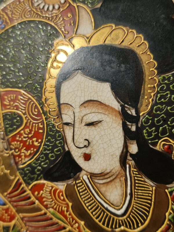 A large Japanese ceramic Satsuma vase depicting goddesses/immortals, 20th century - Afbeelding 9