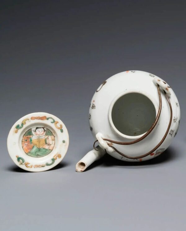 A Chinese porcelain Famille Rose 'Wu Shuang Pu' teapot depicting 'Cao E' and 'Ban Chao', 19th century - Afbeelding 4