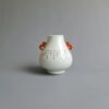 A small Famille Rose 'hu' vase with underglaze blue Qianlong mark, 18th century - Afbeelding 2