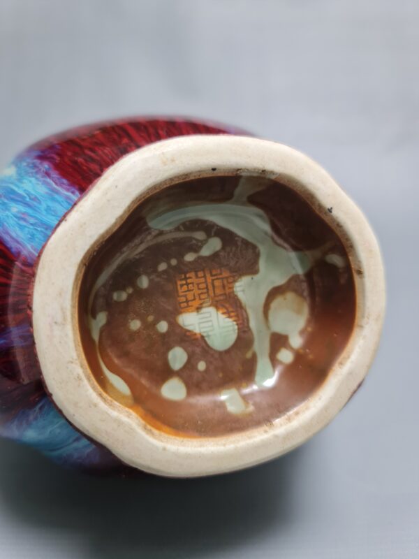 A Chinese porcelain flambé-glazed 'hu' vase, Qianlong mark - Afbeelding 4