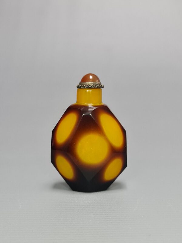 A rare Chinese faceted brown and yellow Beijing glass snuff bottle with an agate/silver stopper