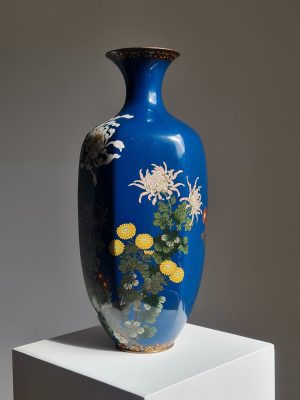 A blue-ground cloisonné enamel vase with floral decorations, Meiji period (1868-1912)
