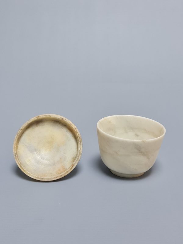 A rare Chinese hard stone (probably chicken bone jade) "gaiwan" covered tea bowl, 18/19 th century - Afbeelding 3