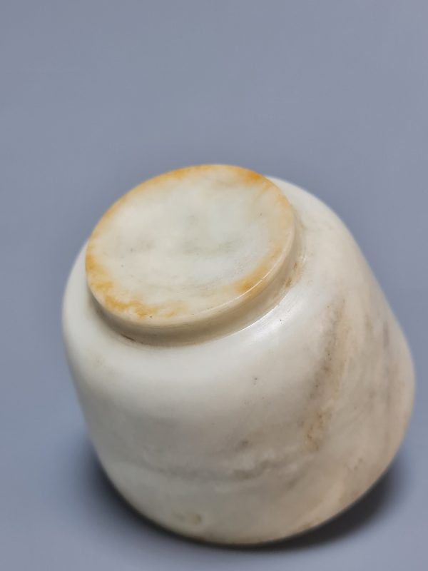 A rare Chinese hard stone (probably chicken bone jade) "gaiwan" covered tea bowl, 18/19 th century - Afbeelding 4